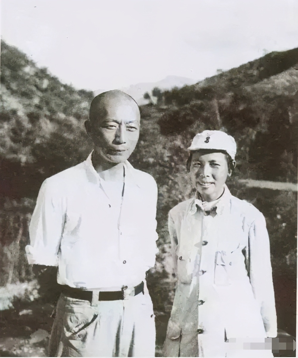 *荣臻聂**夫人张瑞华，为国40年没升职，独女成新中国第一位女中将