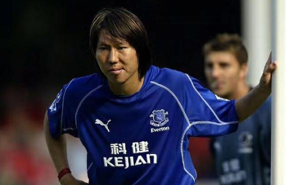 国足集训李铁什么水平,李铁看欧冠视频