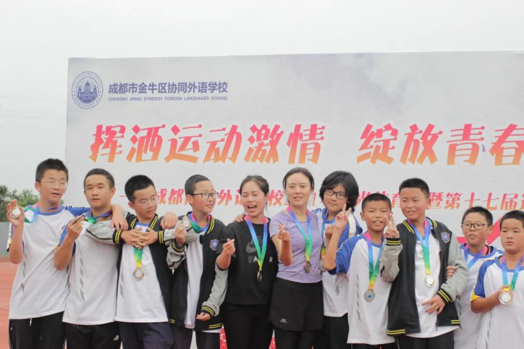 传统体育运动会开幕式,一年一度的运动会在学校拉开帷幕