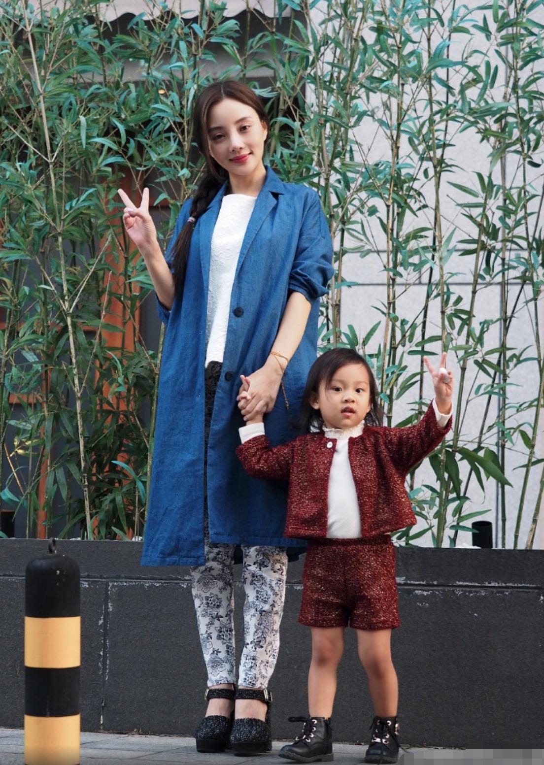 李小璐给甜馨改名视频,李小璐辟谣甜馨上学改名是假的