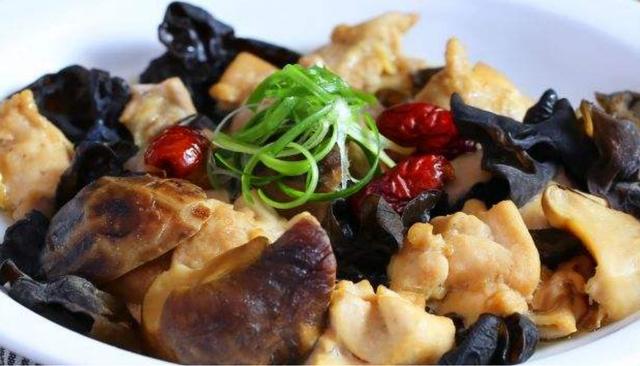 土鸡怎么吃下饭有营养,土鸡肉怎么炒好吃又下饭