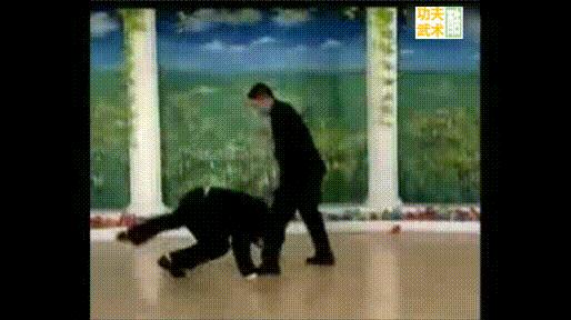 格斗防身术搏斗技巧快速制敌,简单凶狠的防身格斗术一招制敌