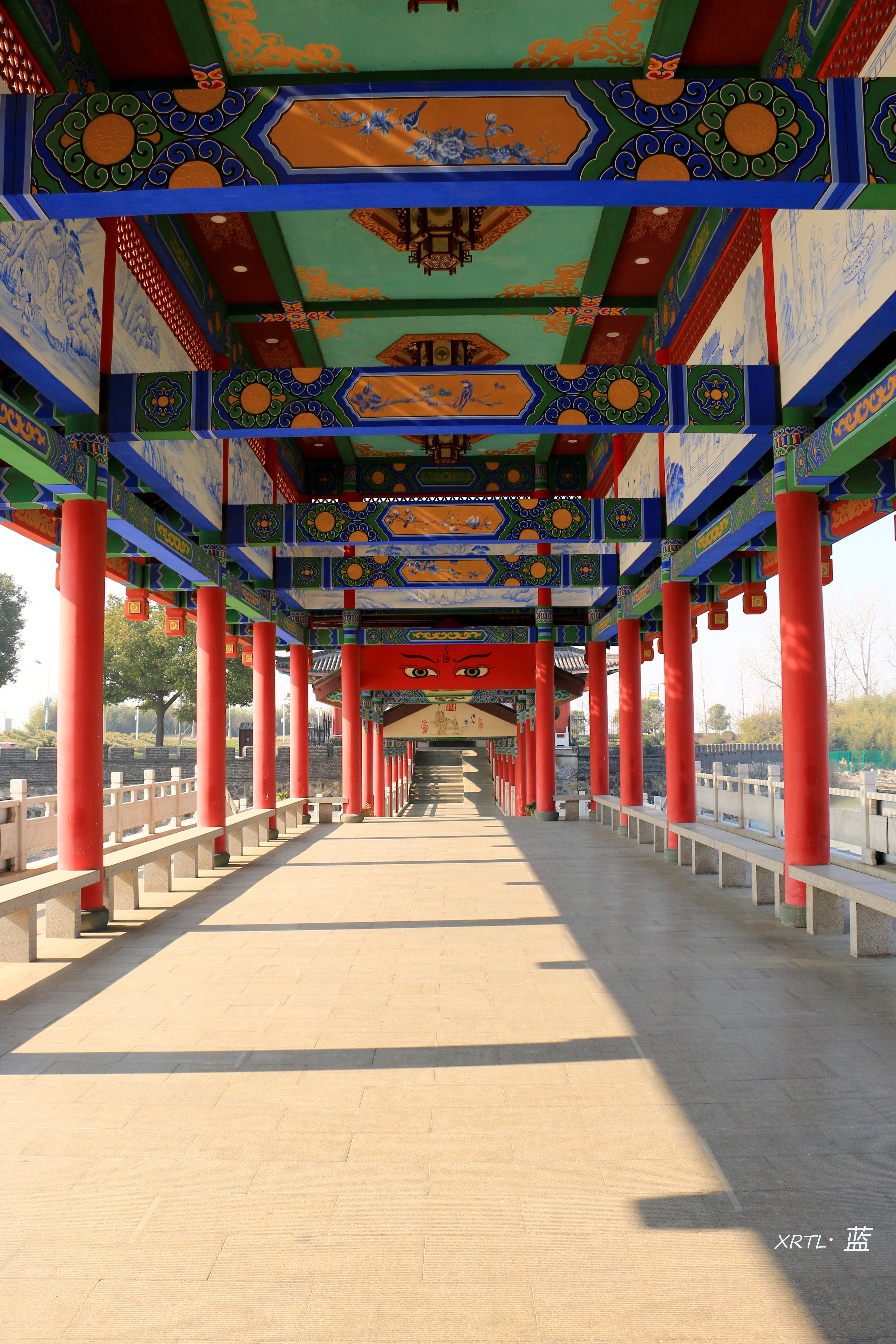 一座历史悠久的古寺,悬崖下的名刹古寺