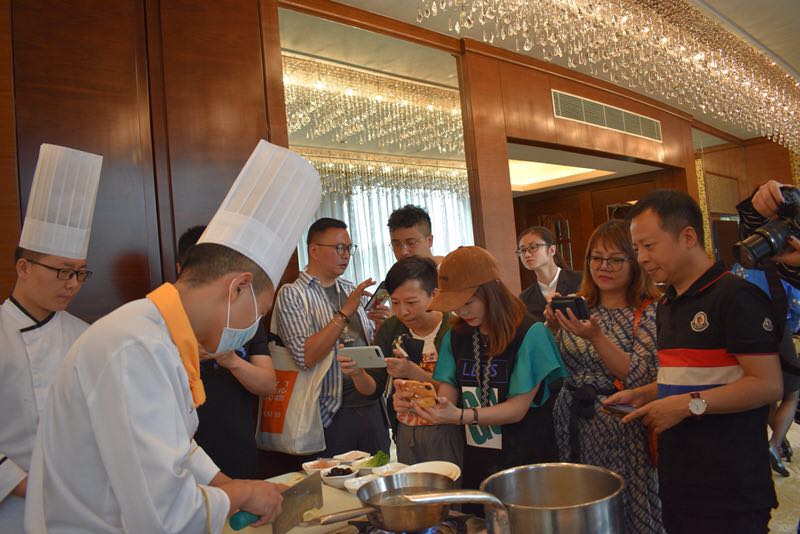 新东方烹饪学校美食品鉴会,成都新东方千禧大酒店早餐