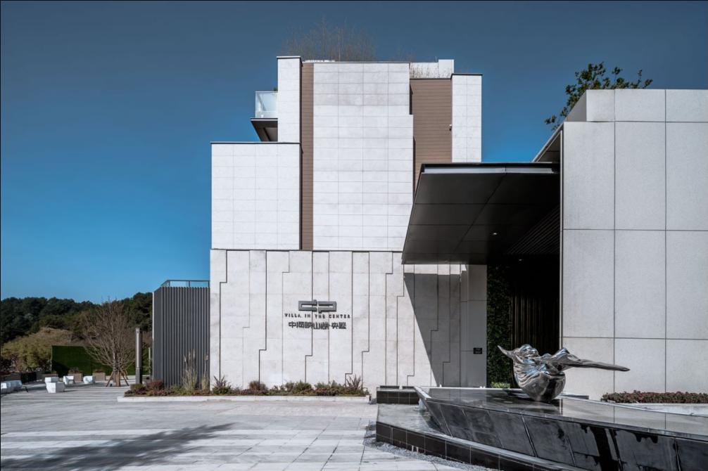 看完观山湖单价4w+的别墅,我举手点了个赞,低头拍了下包