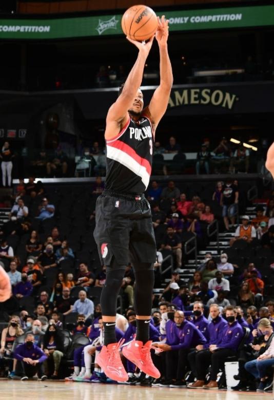 一周打三次球外场篮球鞋耐克,阿迪达斯一周鞋