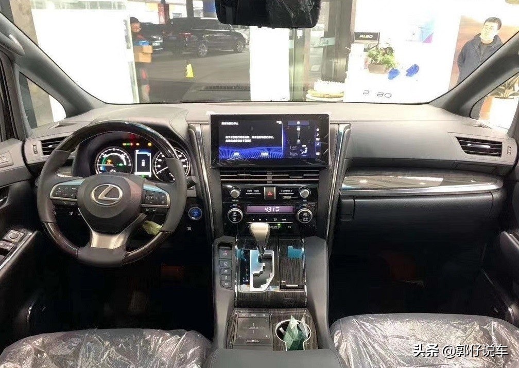 雷克萨斯lm300七座商务车视频,雷克萨斯商务车lm300试驾