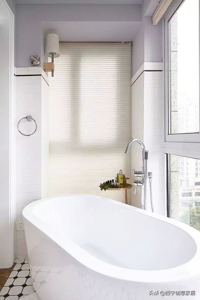 带飘窗的长方形卫生间浴缸,卧室飘窗上面可以装浴缸吗