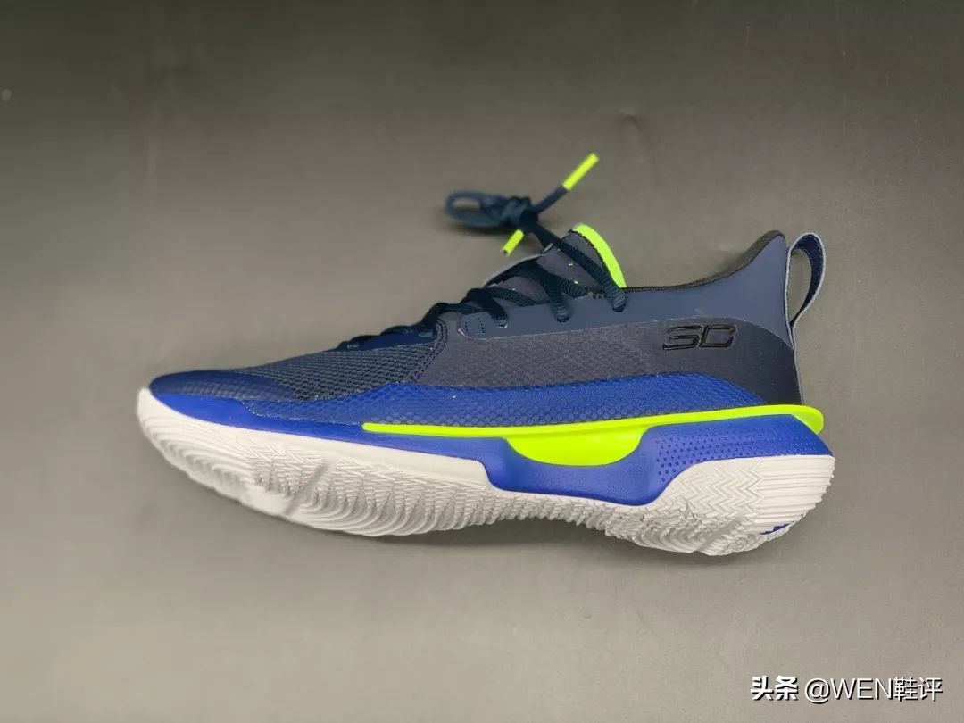 致敬粉丝！鞋面、中底再升级，库里7*开代**箱解读，你觉得如何？