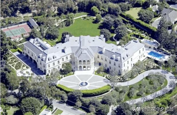 有钱买豪宅没钱发工资，贝克汉姆妻子被骂，女强人成了“吸血鬼”