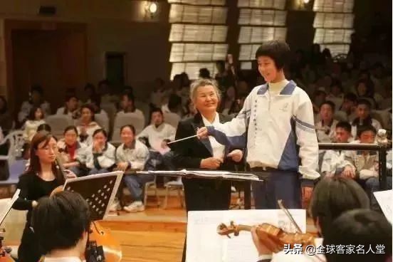 指挥家郑小瑛谈交响乐,客家山歌指挥家郑小瑛