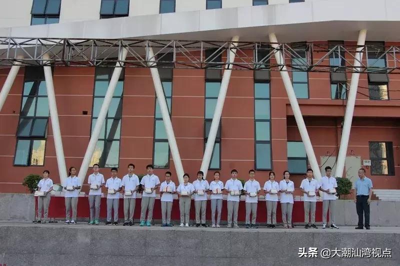 汕头哪些中专校服好看,汕头潮阳黄色校服是哪个学校