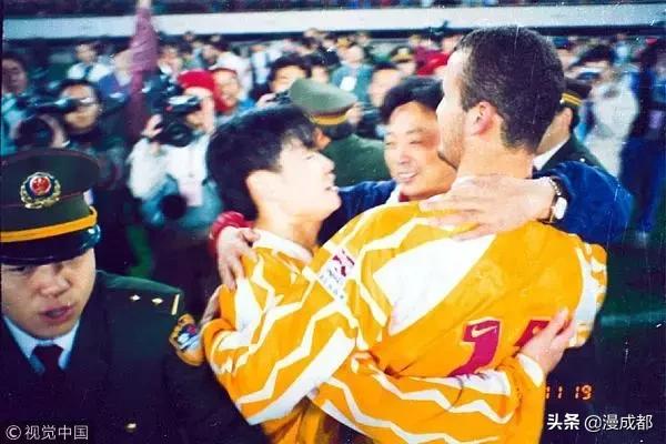 四川全兴队里面重庆籍的球员,四川全兴球队是哪个企业的