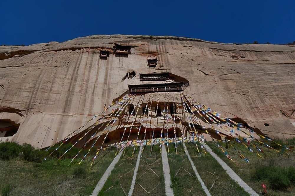 马蹄寺三十三天石窟因何得名,马蹄寺有个三十三天石窟
