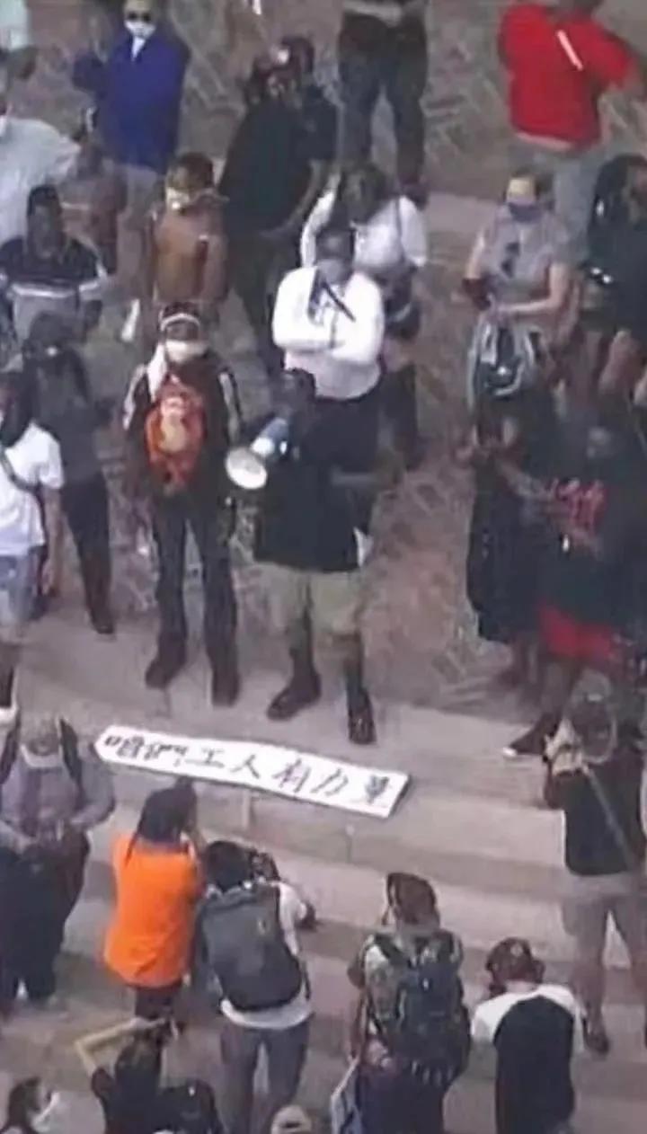 *私走**假鞋却被美国黑哥们抢了,莆田货在国外有多受欢迎?