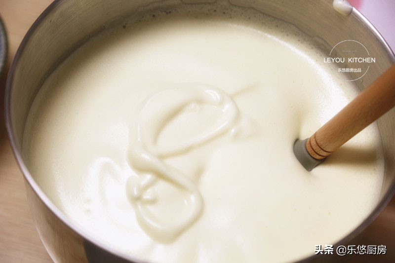 家里只有鸡蛋面粉糖怎么做蛋糕,只用鸡蛋糖油和面粉做蛋糕