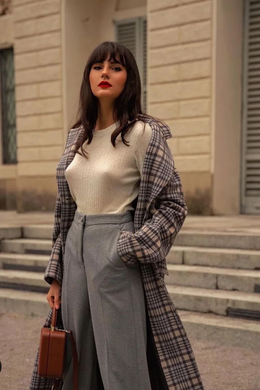 墨绿色格纹大衣怎样搭配好看,短款格纹毛呢大衣的搭配方法