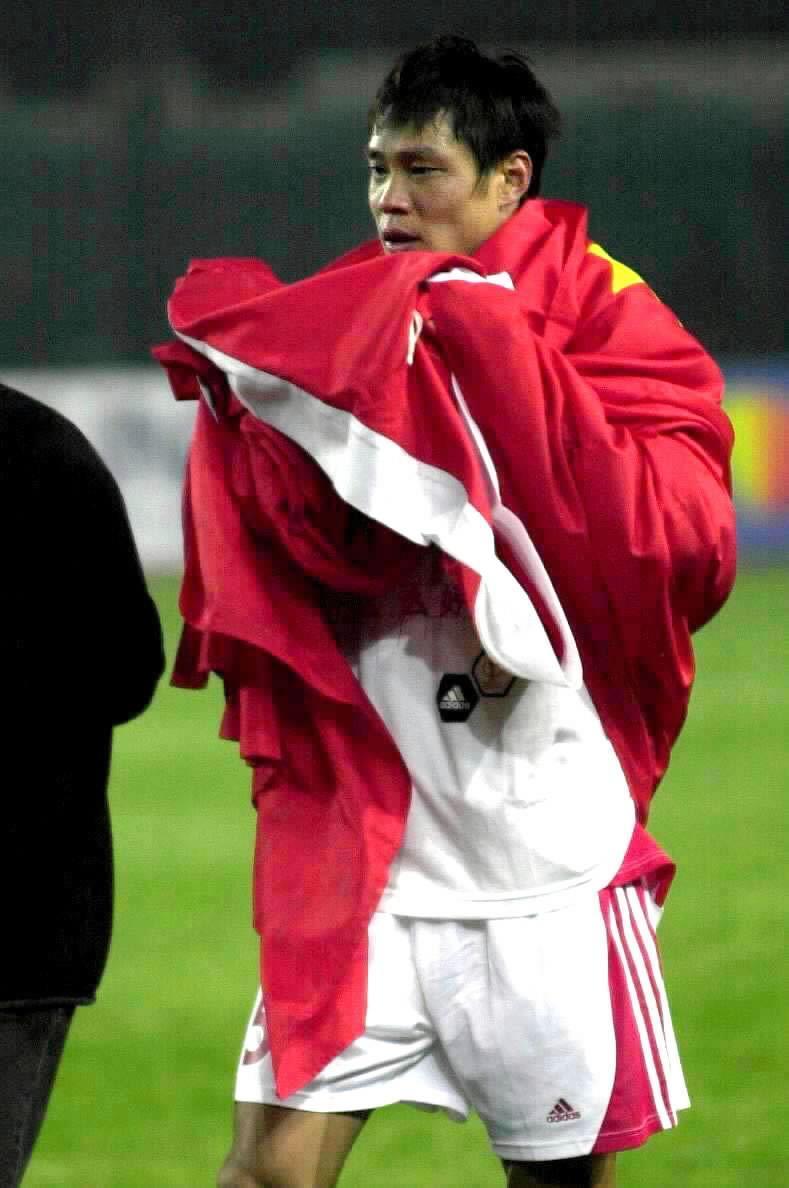 范志毅女儿武磊,范志毅和女儿露脐装