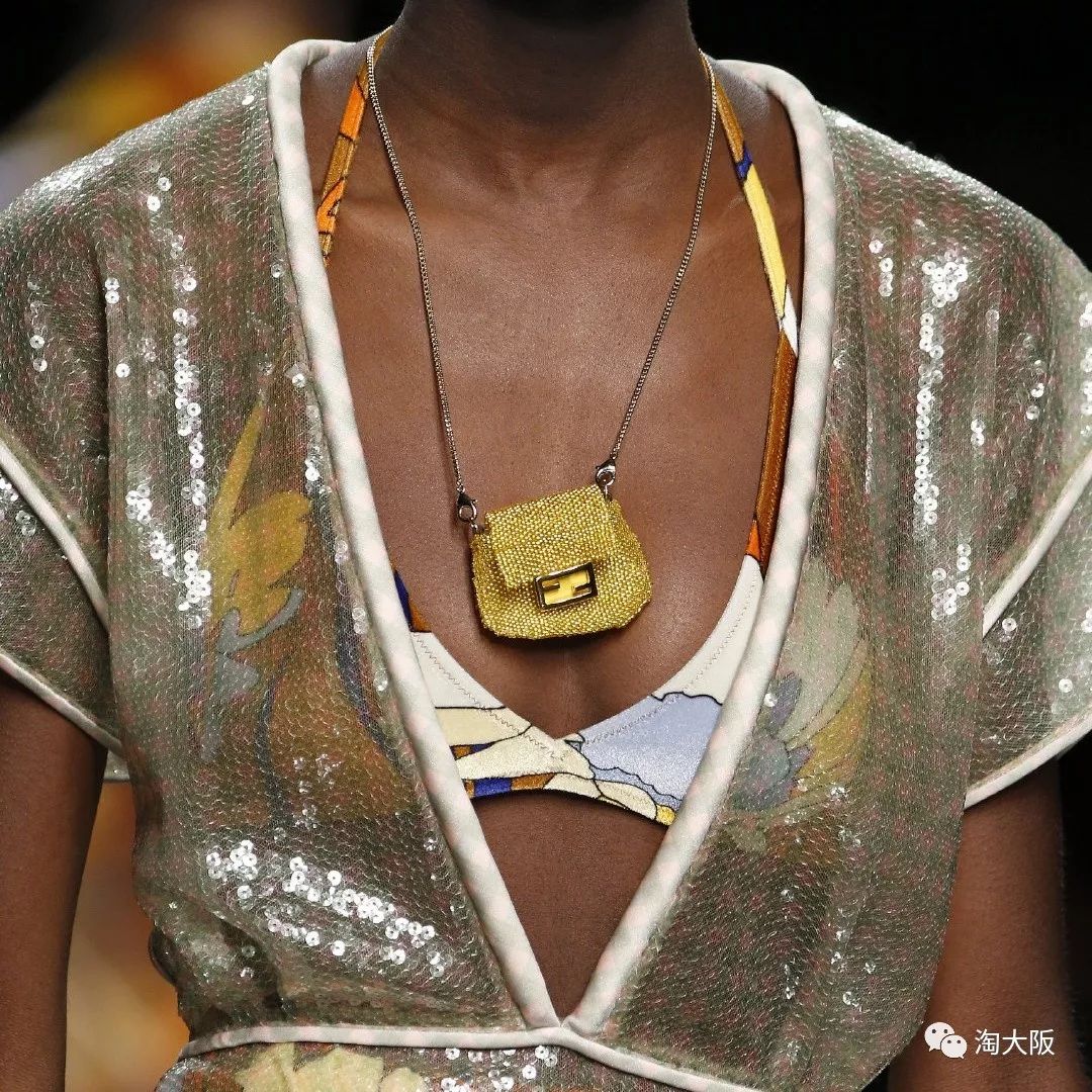 代购了个lv包包,国外代购香奶奶的包包