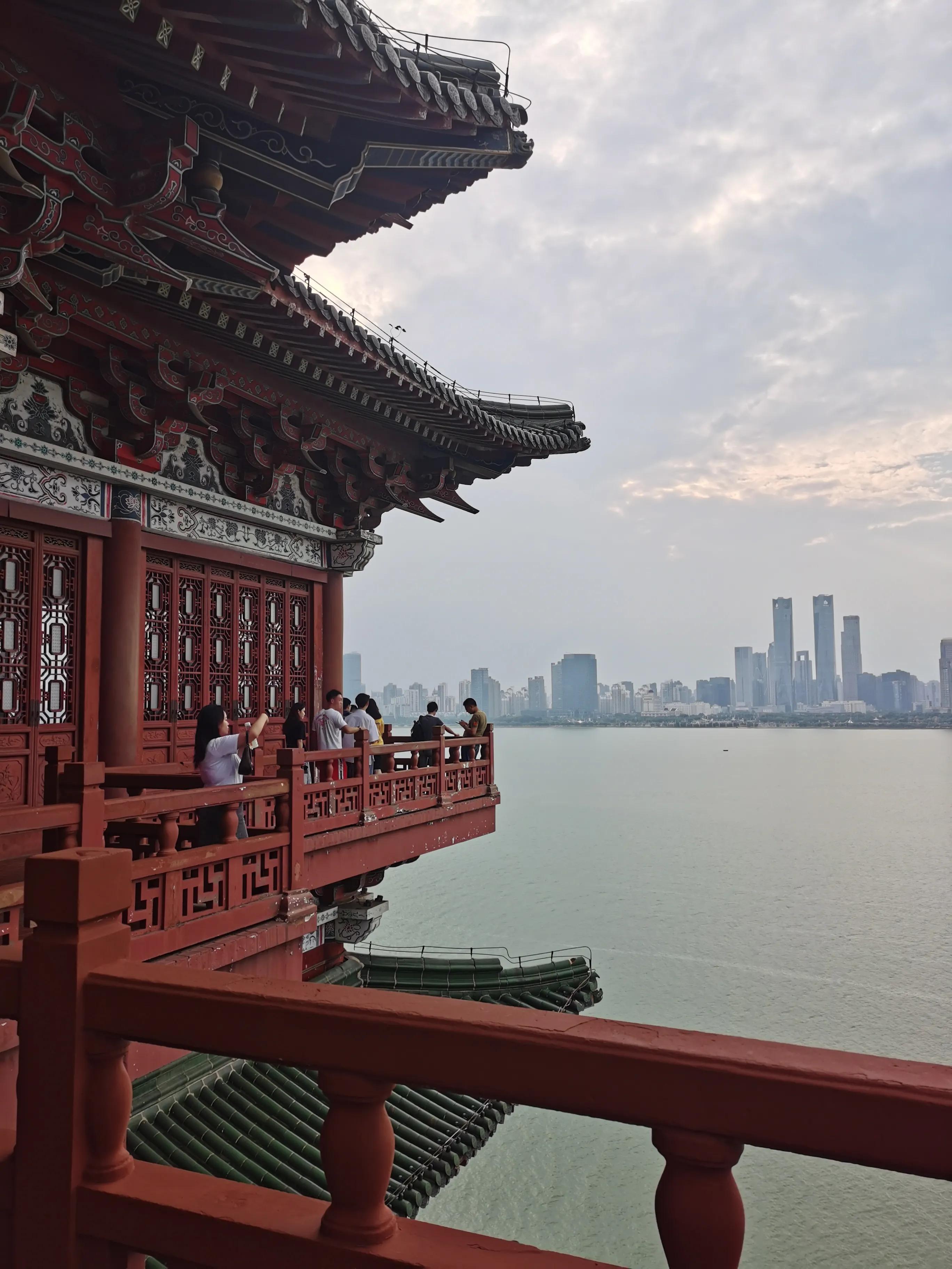 祖国江山如画，一首诗配上一张图，你能写出怎样的诗来呢？