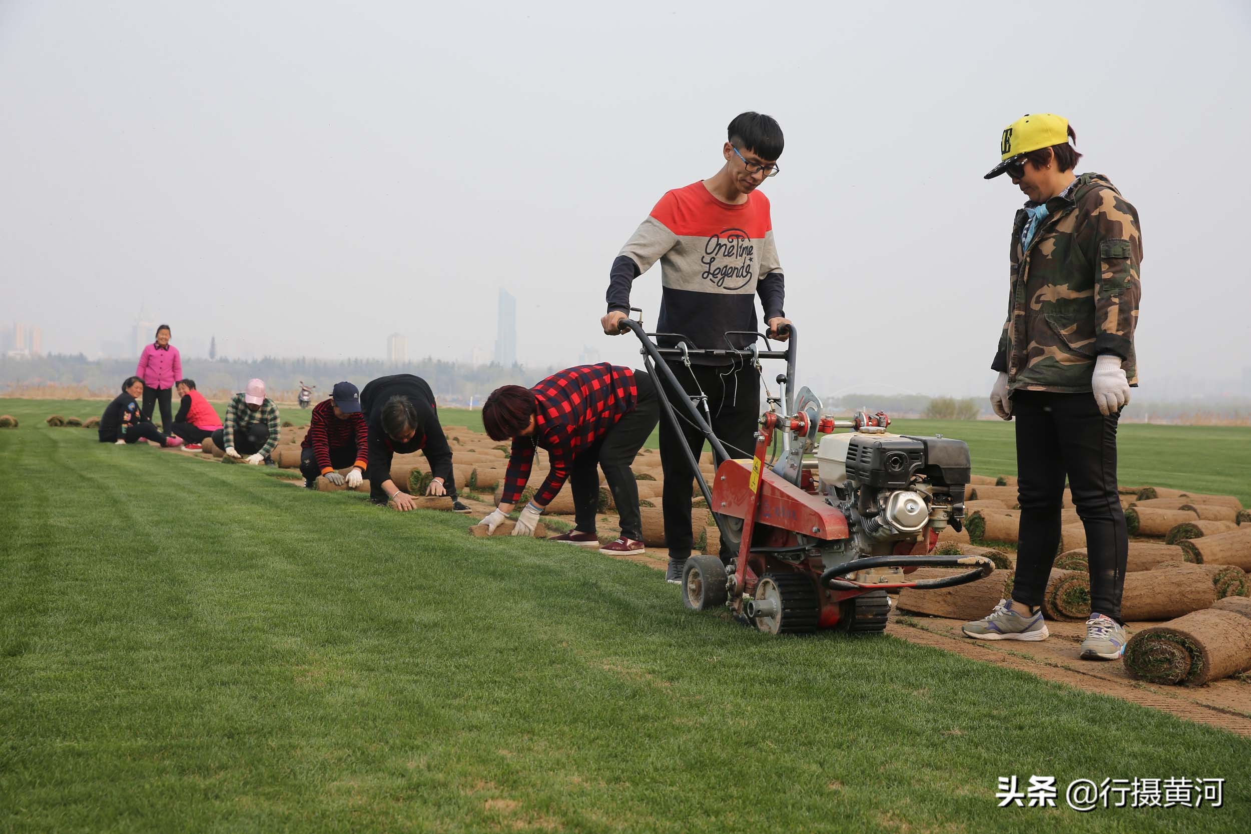 河南一小伙不务正业,小伙不务正业就想卖房卖地