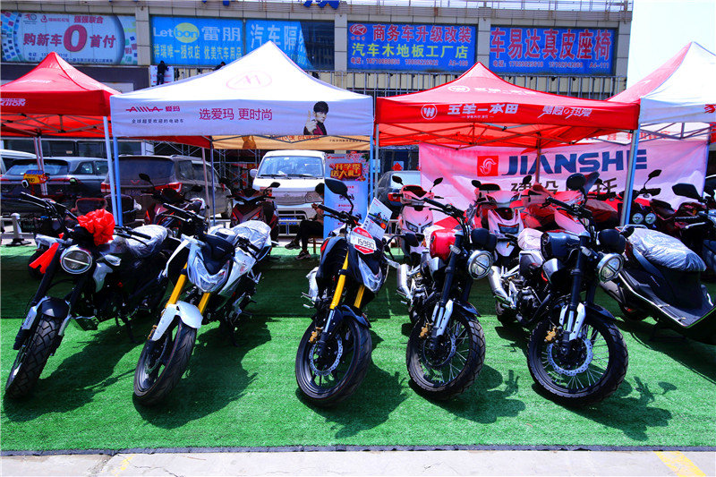 为了带老伴出去游玩方便两千多买了一辆两轮电动车