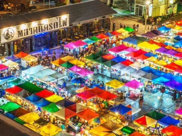 泰国最出名的夜市,泰国最繁华的夜市