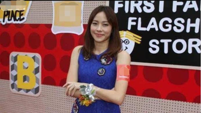 赵又廷抱娃出街,赵又廷高圆圆抱着林更新