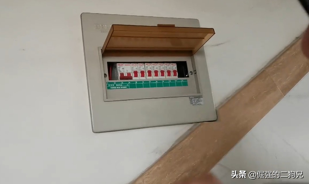 无主灯筒灯坏了怎么换,家里吸顶灯坏了需要请电工吗