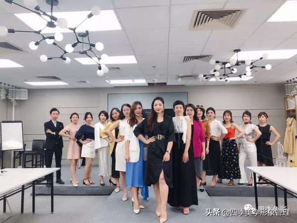 想转行服装,服装搭配师入行工作内容