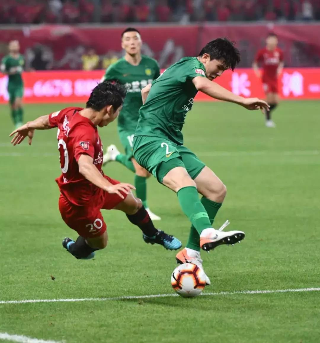 上港杨世元防线,上港后腰杨世元