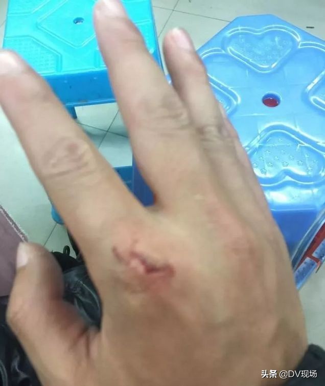 外卖小哥深夜接到跑腿订单,外卖小哥接跑腿订单