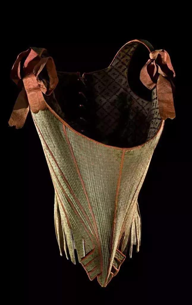 她为争宠，给自己打造了一副铁质刑具，却引得欧洲贵族纷纷效仿