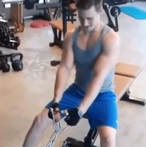 90后奶爸搞怪哄娃,肌肉奶爸带娃路人反应