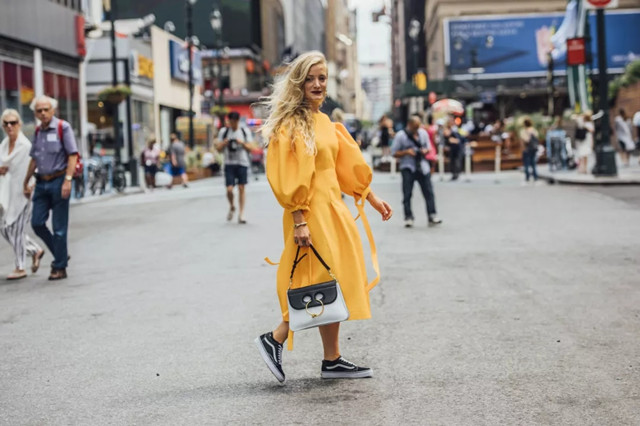 帆布鞋百搭是哪种颜色,帆布鞋经典百搭款