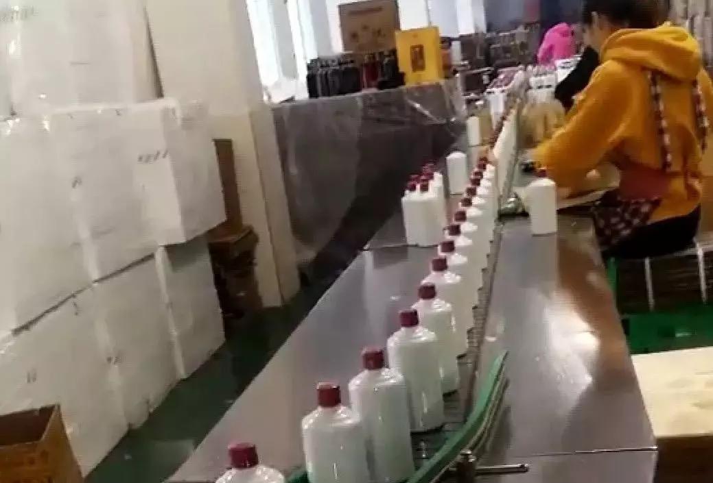 茅台镇酒糟搬运工,探访贵州茅台镇酱香酒