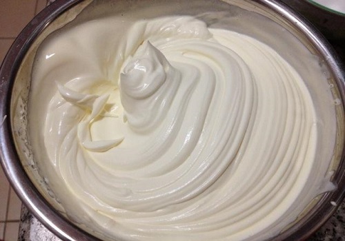 打发过头的动物奶油怎么补救,巧克力奶油打发过头了怎么办