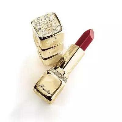 一支口红79贵吗,一支口红一百多一瓶粉底液