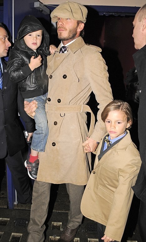 burberry风衣皮姆利科,绅士们burberry风衣