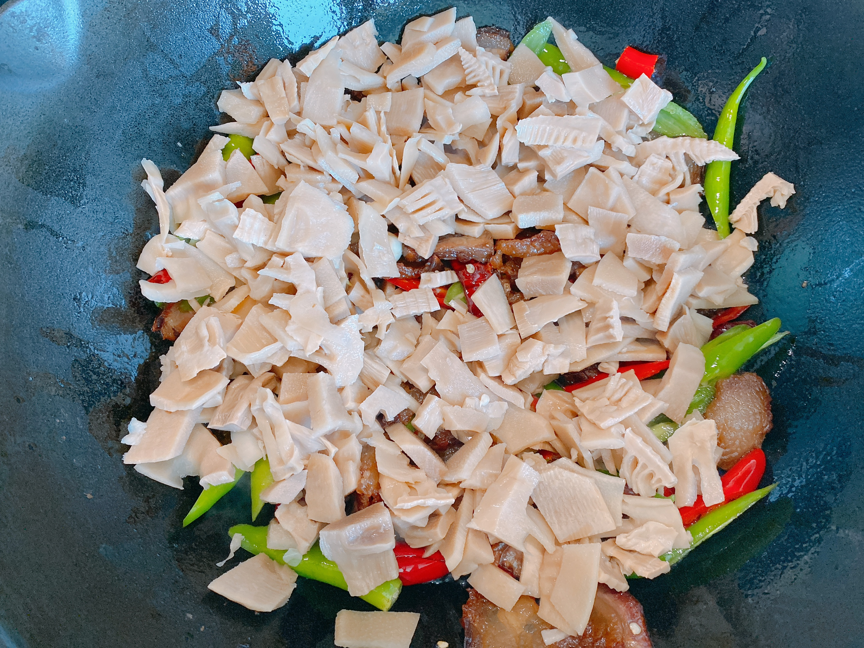 笋干怎么炒才好吃,笋干为何非要肉来做才好吃