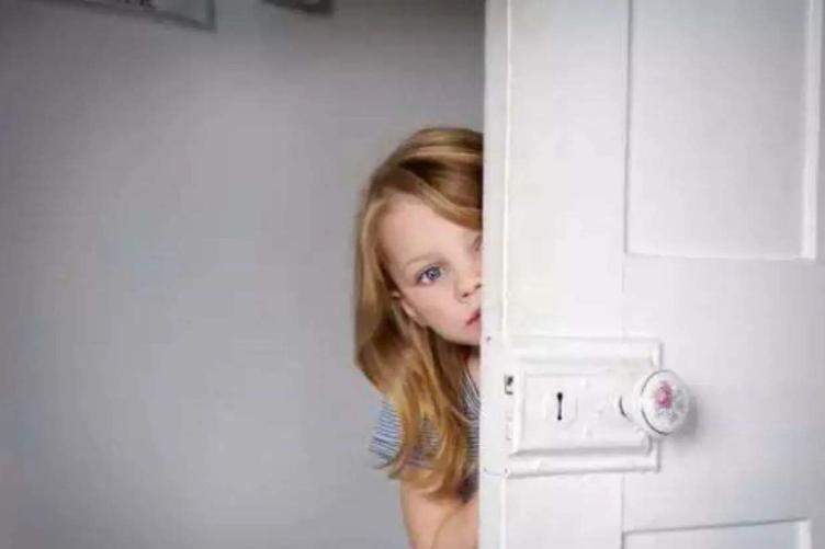 孩子总是放屁没办法解决,孩子放屁被嫌弃怎么办