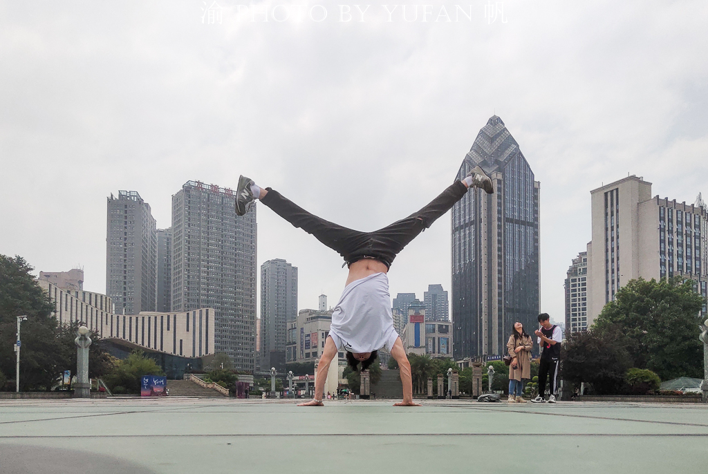 重庆经济最发达的远郊区，在全国的名气极大，还是刘晓庆的故乡