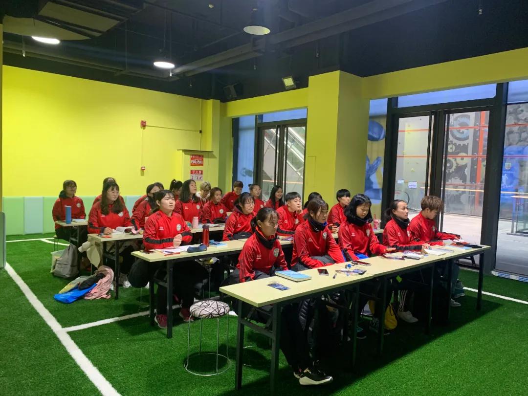 足球女裁判员,西安女子足球培训班