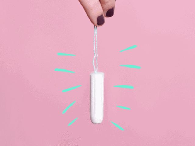 为了处理“大姨妈”,她们把杯子放进了身体里