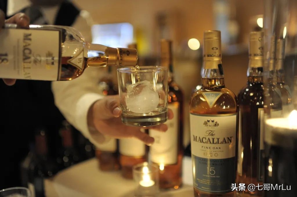 007史上最全酒单：撩妹，还得看《007》，因为哥喝的不是酒，是情