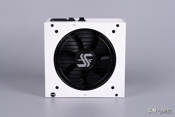 安钛克CUBEDRAK装机展示,11700+ROGB560-G+3080TI