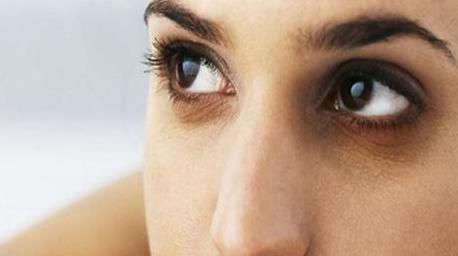 简单有效缓解黑眼圈的两个小方法,坚持用这四种方法有效缓解黑眼圈