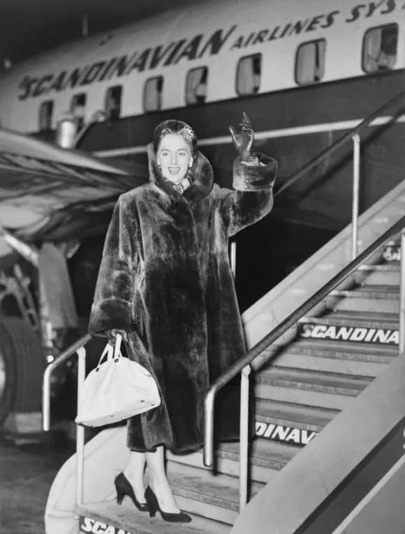 从乔治到克莉丝汀：二战后这个纽约的美国大兵变成了金发性感*物尤**