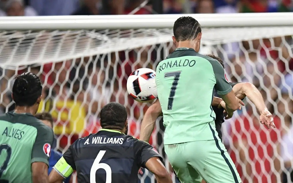 足球和篮球哪个弹跳好,足球和篮球的跑动距离