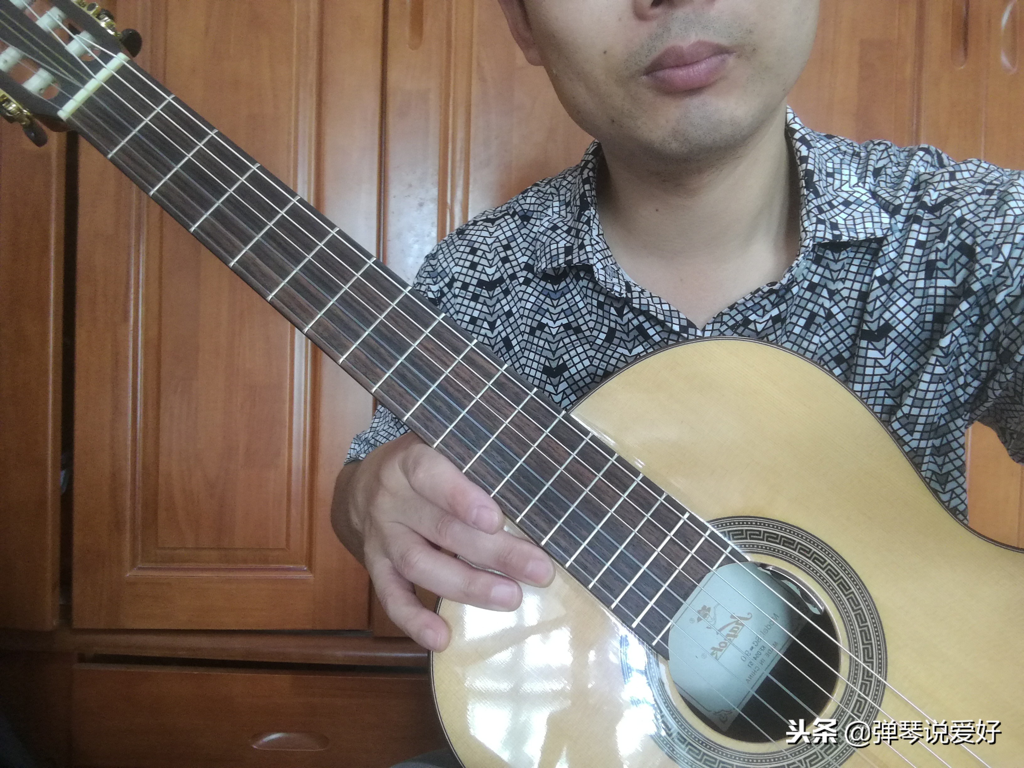 吉他基本功每日必练100个练习,吉他右手怎么扫弦基本功每日必练